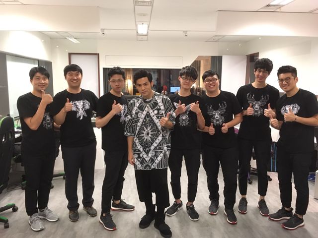 周杰伦带领LOL战队J Team夺LMS夏季例行赛积分第一