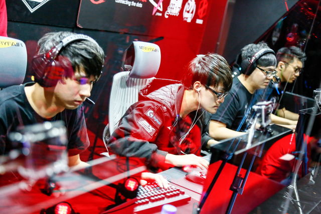 周杰伦带领LOL战队J Team夺LMS夏季例行赛积分第一