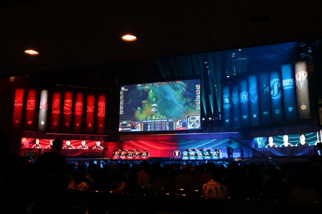 LOL台湾队伍 ahq 教练、分析师解析比赛状况