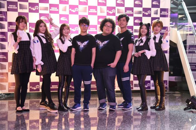 闪电狼选手出席BenQ上海新品发表会体验曲面显示器