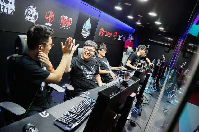 周杰伦带领LOL战队J Team夺LMS夏季例行赛积分第一